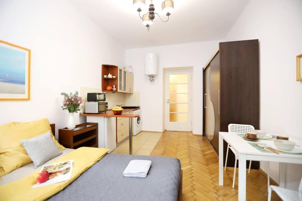 Batorego Cosy Apartment Krakow Bagian luar foto